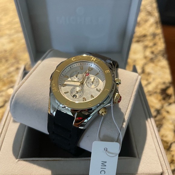 ๐SOLD๐ - Picture 1 of 4